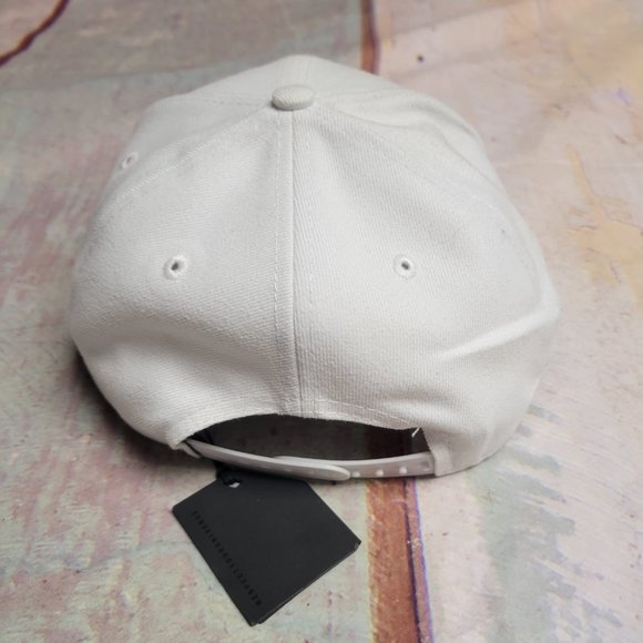 RYU Respect Your Universe Optic White Logo Snapback Medium Large Hat Cap MSRP $3 - Picture 3 of 4